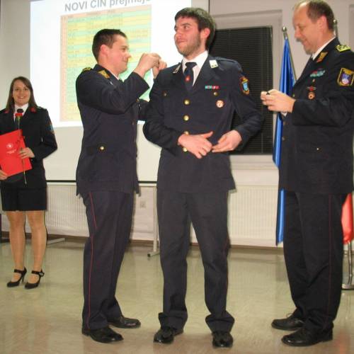  Svečana podelitev čina novim nižjim gasilskim častnikom