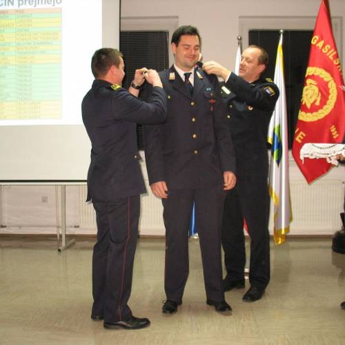  Svečana podelitev čina novim nižjim gasilskim častnikom