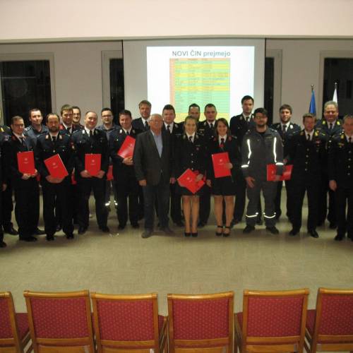  Svečana podelitev čina novim nižjim gasilskim častnikom