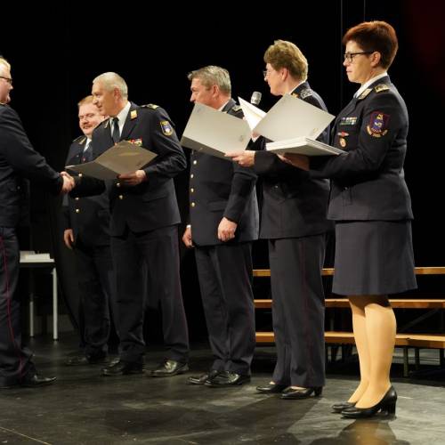 Podelili listine za čin gasilski častnik in višji gasilski častnik