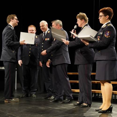 Podelili listine za čin gasilski častnik in višji gasilski častnik