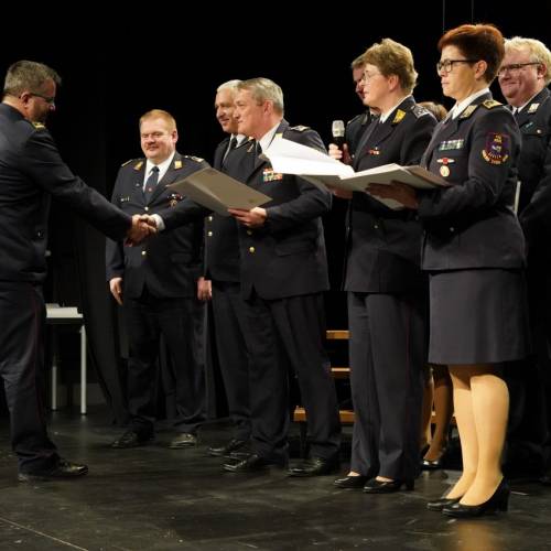 Podelili listine za čin gasilski častnik in višji gasilski častnik