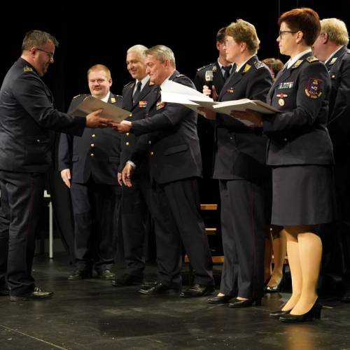 Podelili listine za čin gasilski častnik in višji gasilski častnik