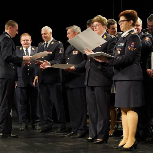 Podelili listine za čin gasilski častnik in višji gasilski častnik