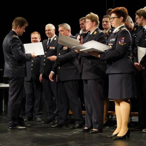 Podelili listine za čin gasilski častnik in višji gasilski častnik