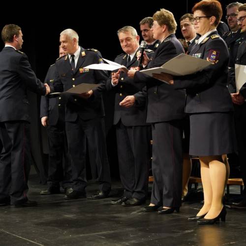 Podelili listine za čin gasilski častnik in višji gasilski častnik