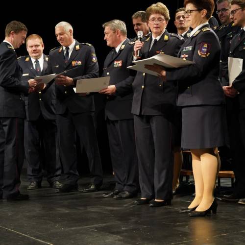 Podelili listine za čin gasilski častnik in višji gasilski častnik