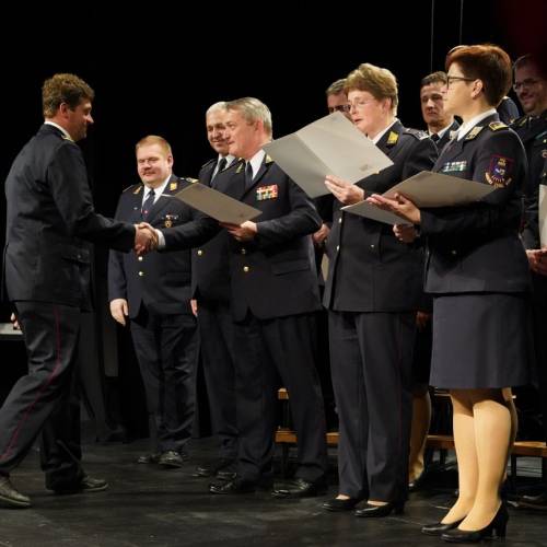 Podelili listine za čin gasilski častnik in višji gasilski častnik