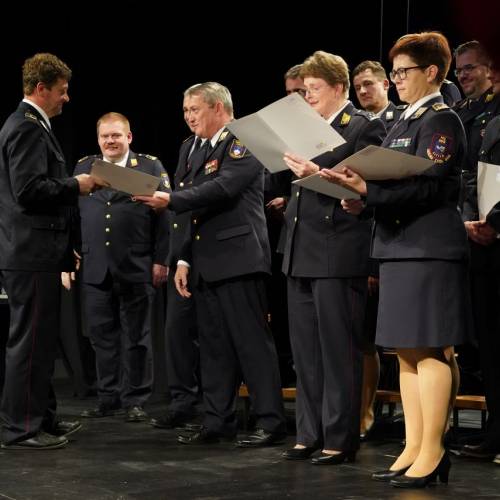 Podelili listine za čin gasilski častnik in višji gasilski častnik