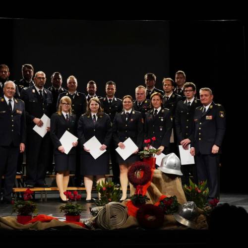 Podelili listine za čin gasilski častnik in višji gasilski častnik