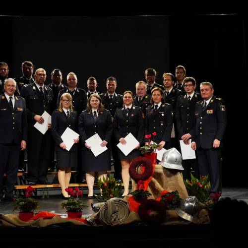 Podelili listine za čin gasilski častnik in višji gasilski častnik