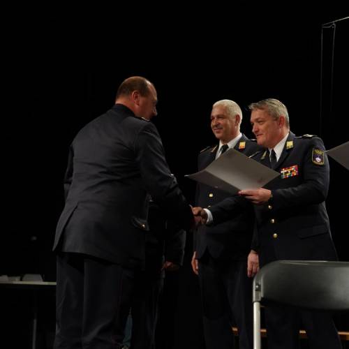 Podelili listine za čin gasilski častnik in višji gasilski častnik