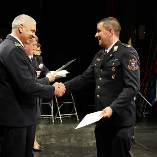 Podelili listine za čin gasilski častnik in višji gasilski častnik