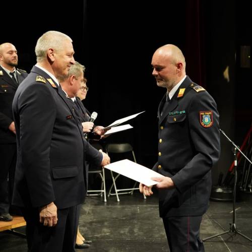 Podelili listine za čin gasilski častnik in višji gasilski častnik