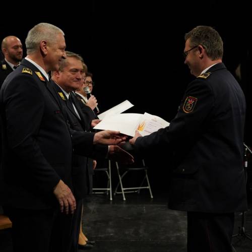 Podelili listine za čin gasilski častnik in višji gasilski častnik