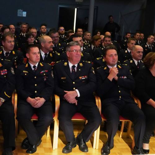 Podelili listine za čin gasilski častnik in višji gasilski častnik