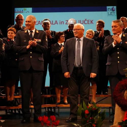 Podelili listine za čin gasilski častnik in višji gasilski častnik