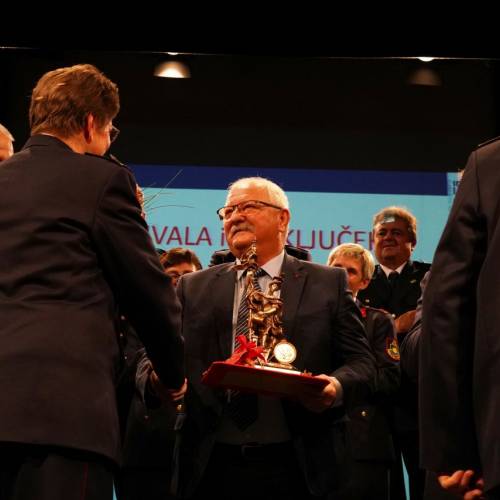 Podelili listine za čin gasilski častnik in višji gasilski častnik