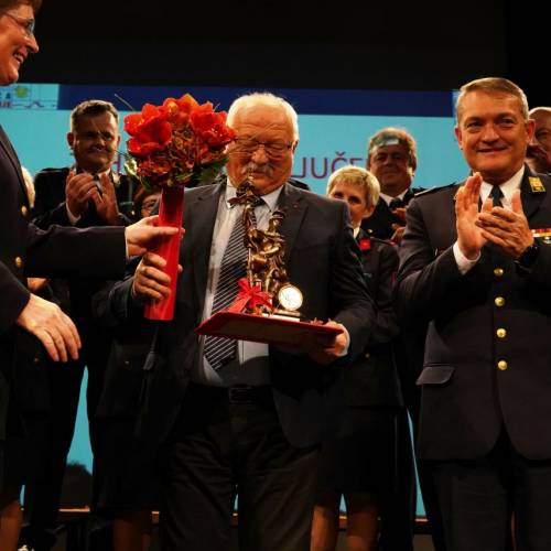 Podelili listine za čin gasilski častnik in višji gasilski častnik