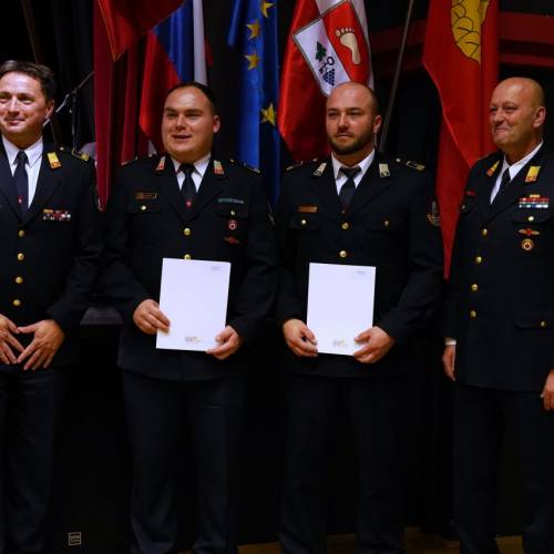 Podelili listine za čin gasilski častnik in višji gasilski častnik