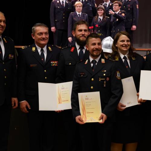 Podelili listine za čin gasilski častnik in višji gasilski častnik