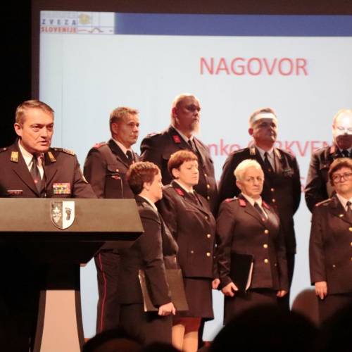 Podelili listine za čin gasilski častnik in višji gasilski častnik