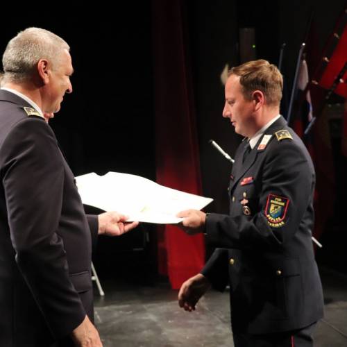 Podelili listine za čin gasilski častnik in višji gasilski častnik