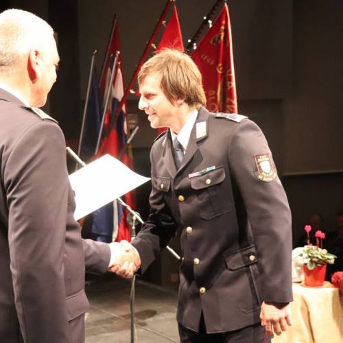 Podelili listine za čin gasilski častnik in višji gasilski častnik