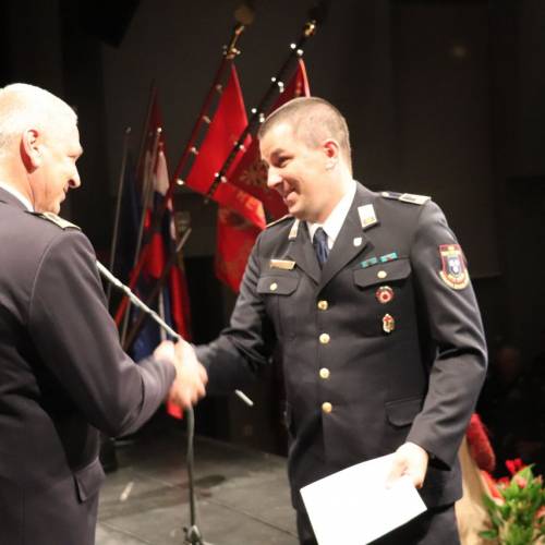 Podelili listine za čin gasilski častnik in višji gasilski častnik