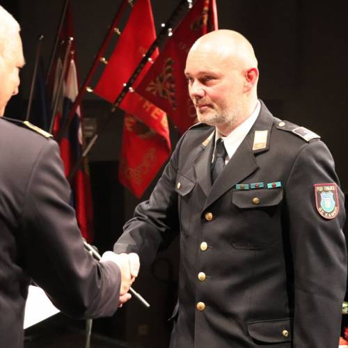 Podelili listine za čin gasilski častnik in višji gasilski častnik