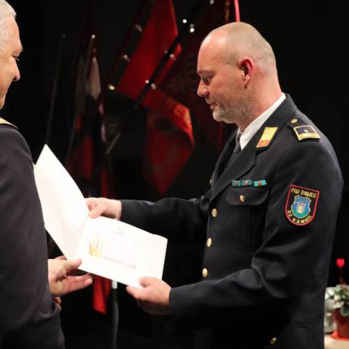 Podelili listine za čin gasilski častnik in višji gasilski častnik