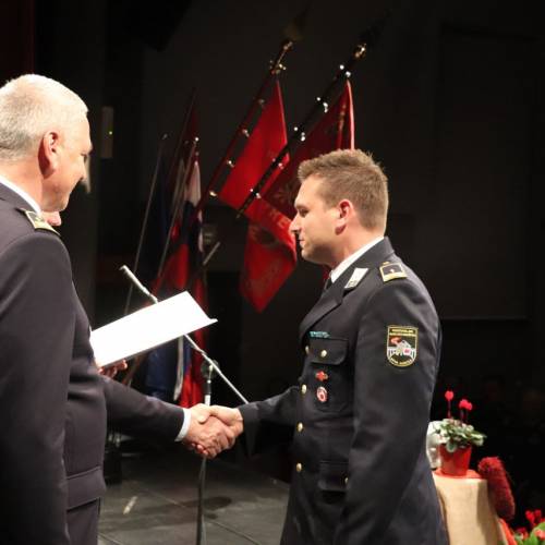 Podelili listine za čin gasilski častnik in višji gasilski častnik