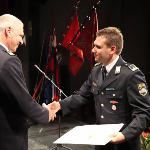 Podelili listine za čin gasilski častnik in višji gasilski častnik