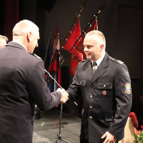 Podelili listine za čin gasilski častnik in višji gasilski častnik