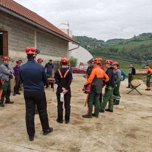 Opravili tečaj za varno delo z motorno žago