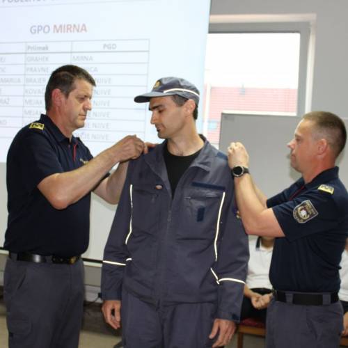 Podelitev čina 28 novim gasilcem in gasilkam