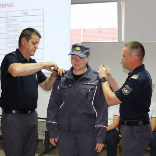 Podelitev čina 28 novim gasilcem in gasilkam