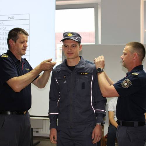 Podelitev čina 28 novim gasilcem in gasilkam