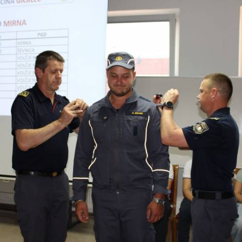 Podelitev čina 28 novim gasilcem in gasilkam