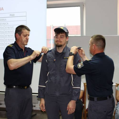 Podelitev čina 28 novim gasilcem in gasilkam