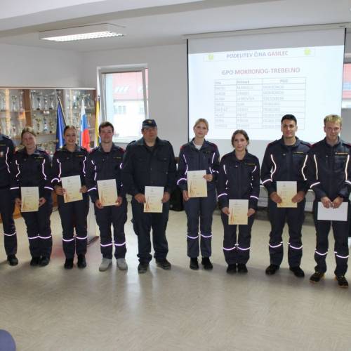 Podelitev čina 28 novim gasilcem in gasilkam