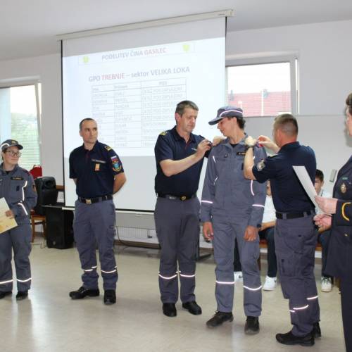 Podelitev čina 28 novim gasilcem in gasilkam