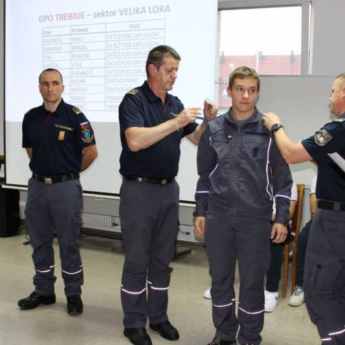 Podelitev čina 28 novim gasilcem in gasilkam