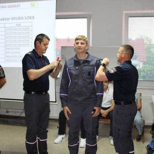 Podelitev čina 28 novim gasilcem in gasilkam