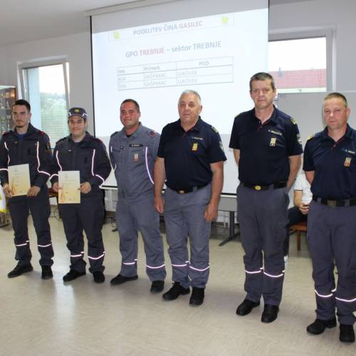 Podelitev čina 28 novim gasilcem in gasilkam