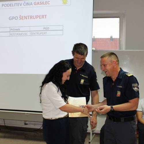 Podelitev čina 28 novim gasilcem in gasilkam