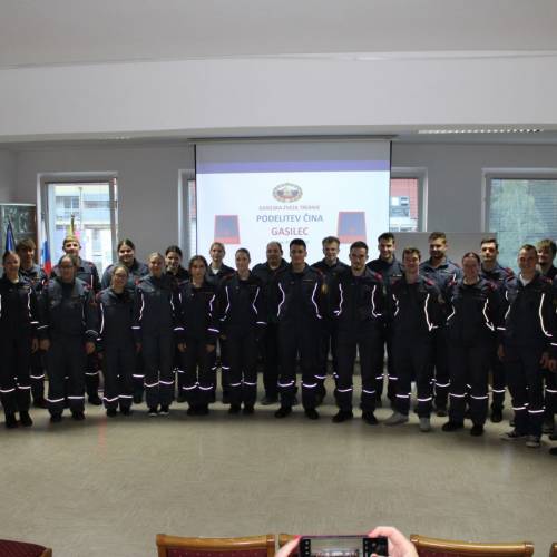 Podelitev čina 28 novim gasilcem in gasilkam
