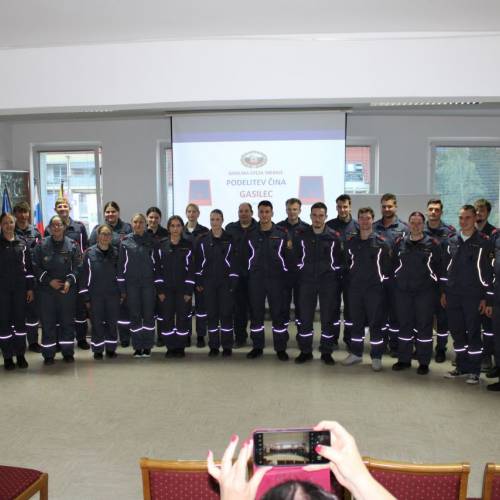 Podelitev čina 28 novim gasilcem in gasilkam
