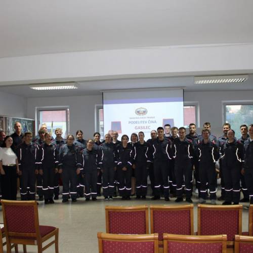 Podelitev čina 28 novim gasilcem in gasilkam