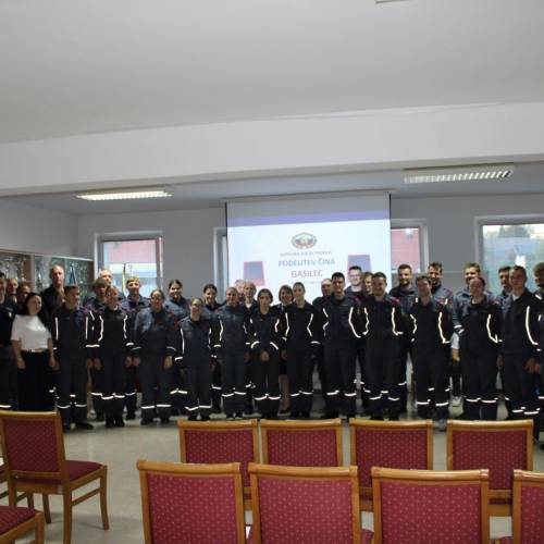 Podelitev čina 28 novim gasilcem in gasilkam